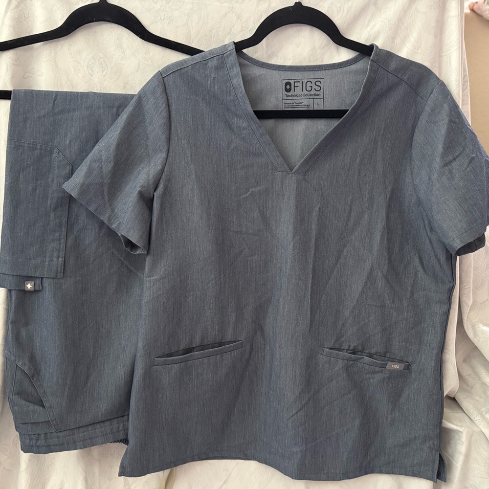 Figs Charcoal V-Neck Scrub Top & Bottom